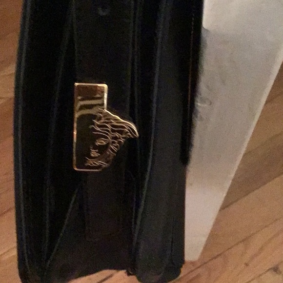 GIANNI VERSACE VINTAGE MEDUSA HANDBAG - Picture 3 of 16